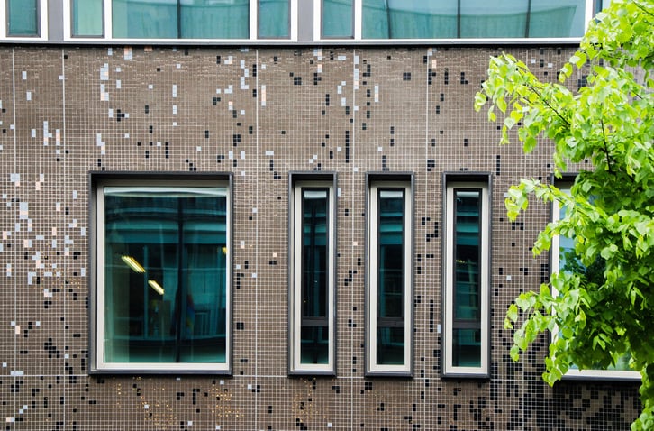 Glasmozaïek als gevelbekleding