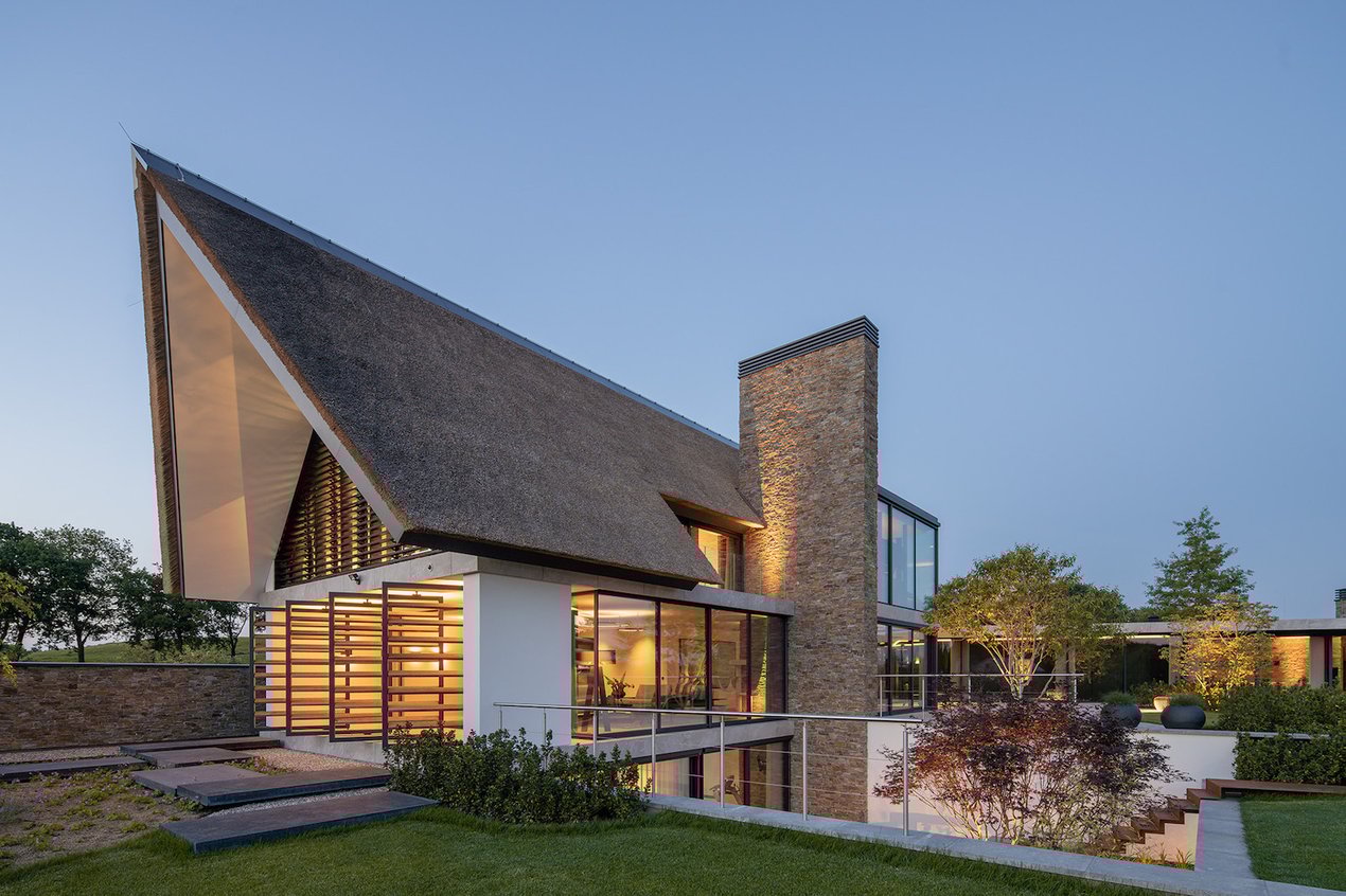 exclusieve-villa-de-rijt-gevelisolatie-stucwerk-de-groot-exterieur-11-800x533@2x