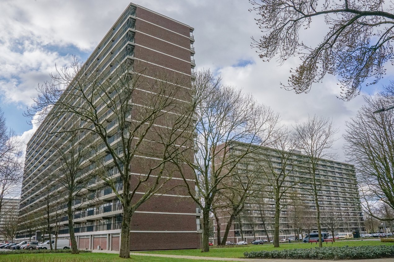 1A. Flats Einsteinplaats en Debijeweg.